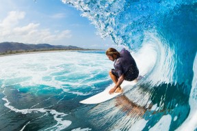 开云·Kaiyun网页版-_极限滑雪飞跃：突破雪山的速度与激情_，极限滑雪视频欣赏