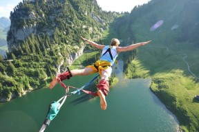 开云平台-_篮网队全员到位，比赛渐入佳境_，篮网全队名单