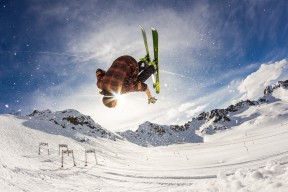 KAIYUNAPP-光明记忆未来之星线上邀请赛，刀光剑影激斗不停，2020光明未来