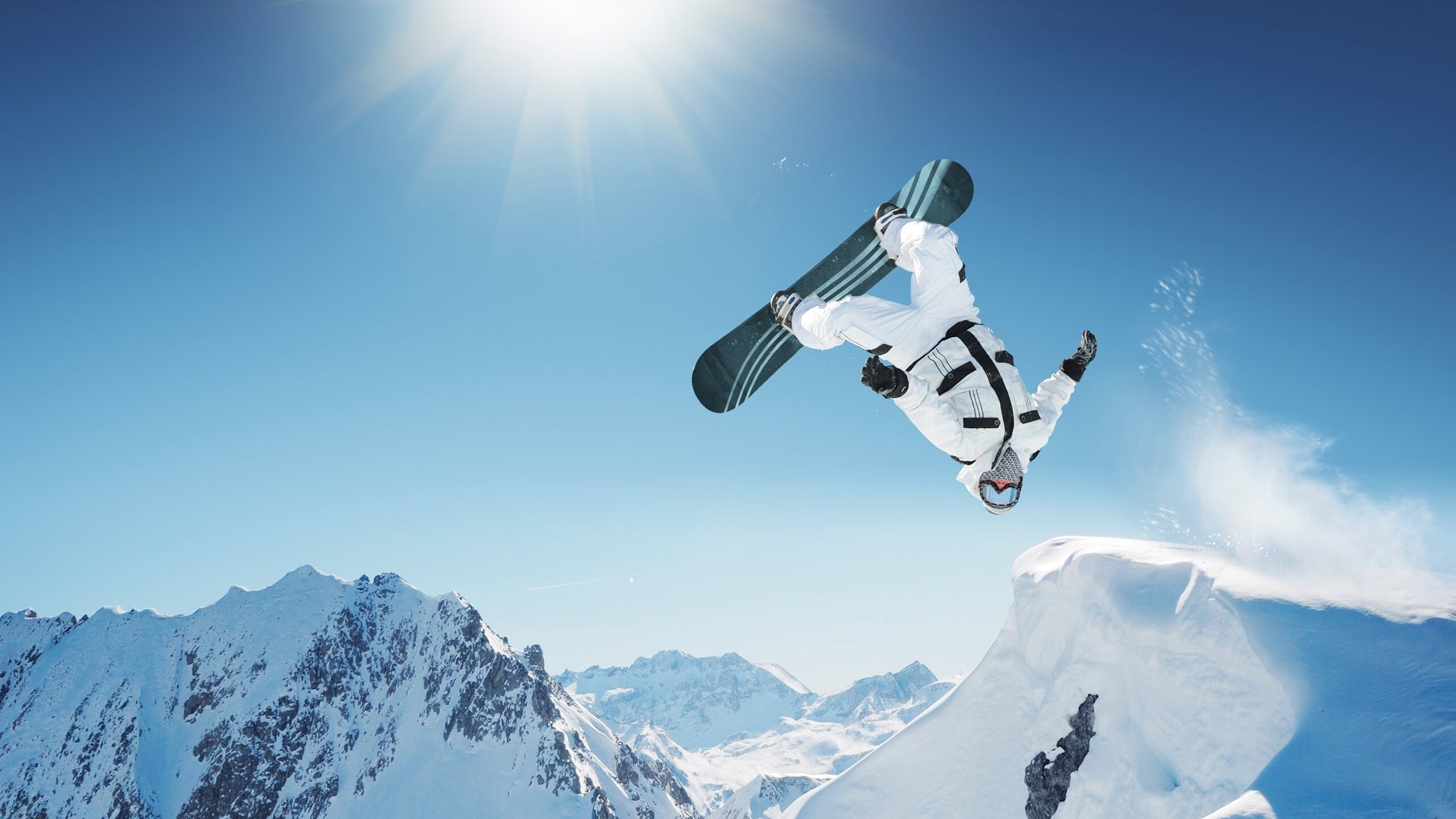 开云电竞平台-从泥泞到雪地：不同地貌带来的极限驾控，泥泞的雪路