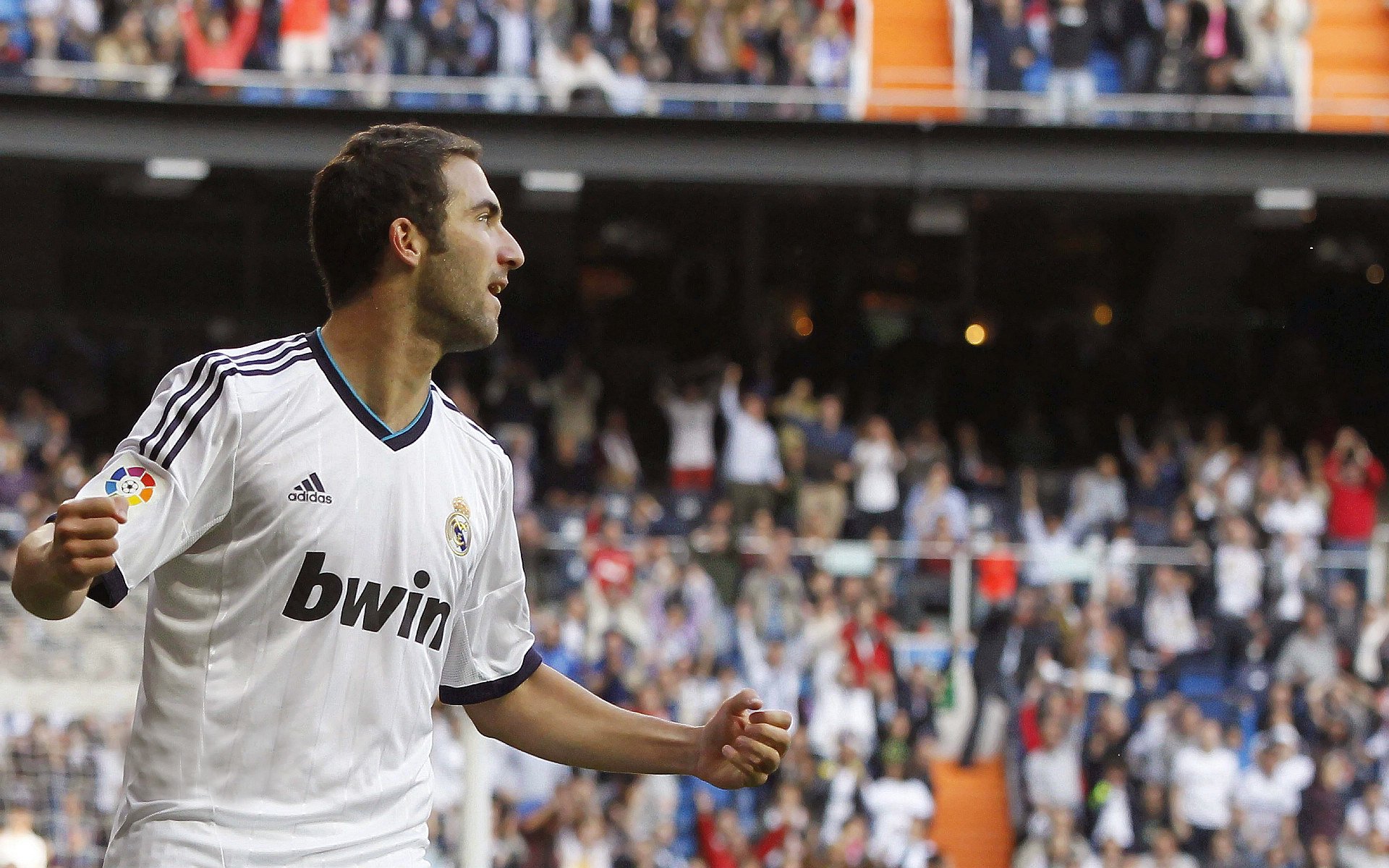 开云官方网页登录-利物浦逆转取胜，重返积分榜榜首，利物浦2-1逆转胜